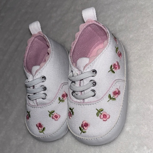(3 for $10) Laura Ashley Floral Pink and White Kids Shoes - Picture 2 of 7